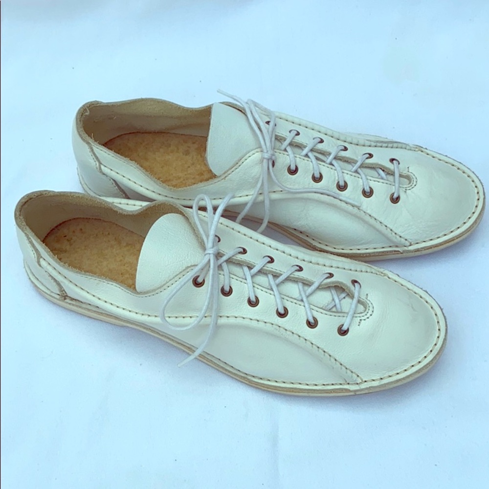 Women’s white soft leather lace up flats size 7
